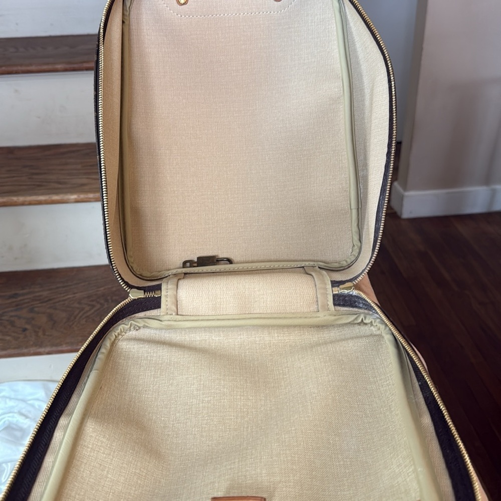 Louis Vuitton monogram excursion - Picture 17 of 17
